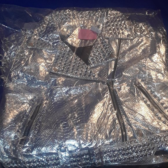 PLUS AZALEA WANG SILVER STUDDED OUT  CROP MOTO - Picture 9 of 9